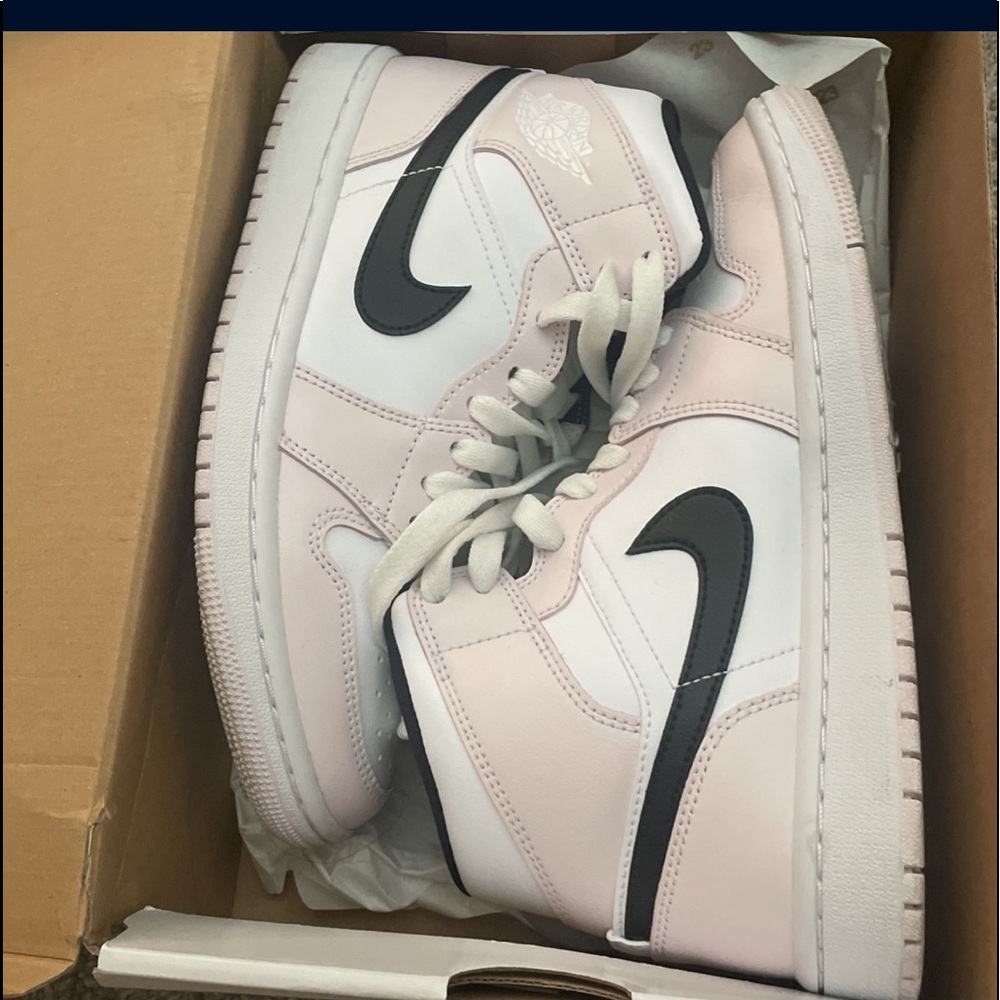 Barley rose Jordan 1s